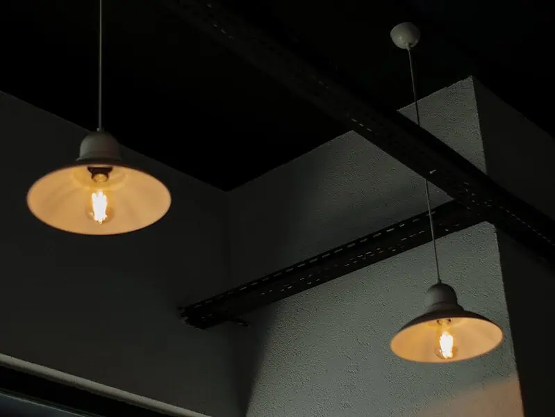 Viba Flamingo: lampa wisząca, która łączy lekkość i funkcjonalność